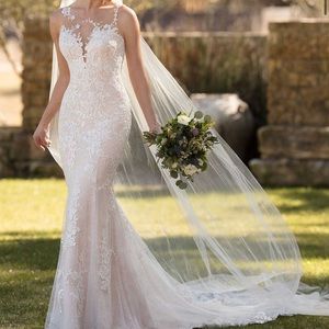 ESSENCE OF AUSTRALIA WEDDING DRESS BRAND NEW